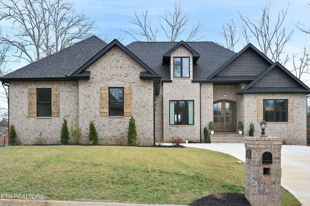 Photo of 591 Yosemite Drive, Lenoir City, TN 37771 (MLS # 1326873)