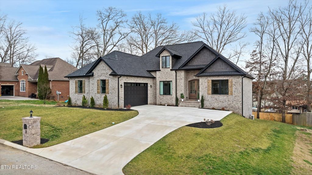 Photo of 591 Yosemite Drive, Lenoir City, TN 37771 (MLS # 1326873)