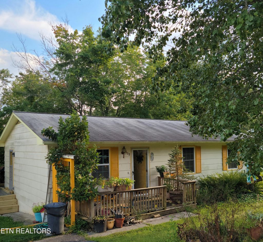 Photo of 608 Red Bud Lane, Oliver Springs, TN 37840 (MLS # 1242664)