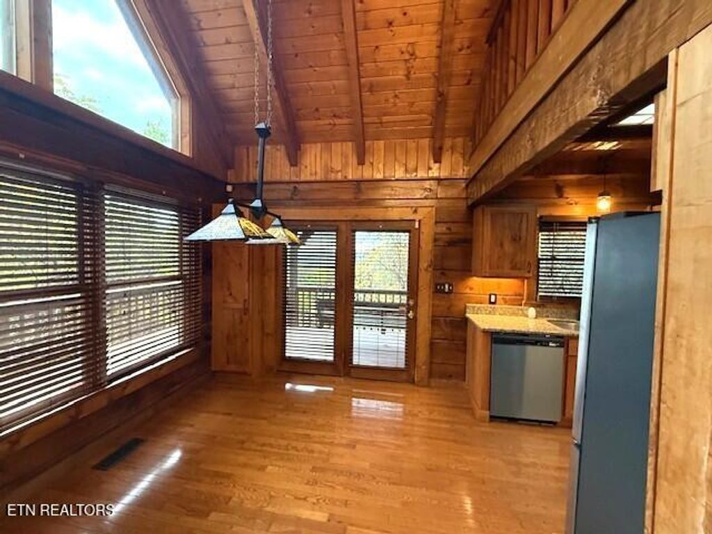 Photo of 1608 Bench Mountain Way, Sevierville, TN 37862 (MLS # 1322298)