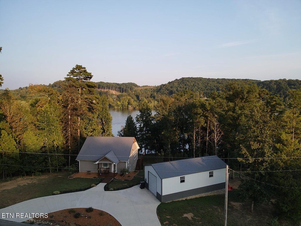 Photo of 429 Lakeshore Vista Drive, Kingston, TN 37763 (MLS # 1354684)