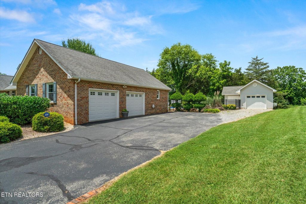 Photo of 242 Kirk Circle, Madisonville, TN 37354 (MLS # 1305664)