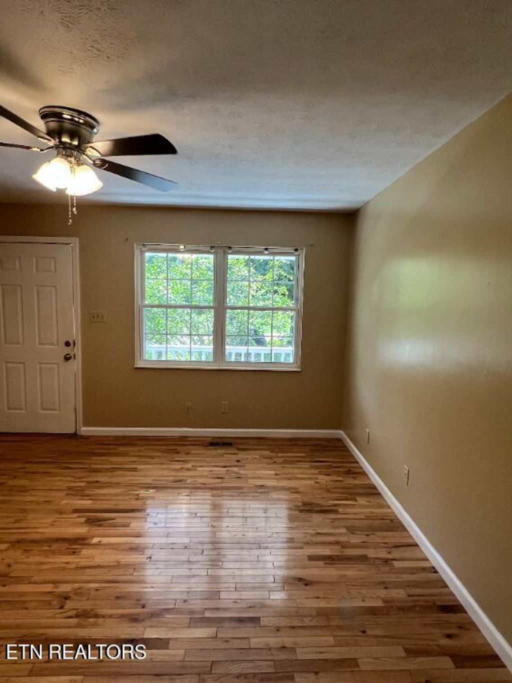 Photo of 5924 Blossom Rd, Knoxville, TN 37912 (MLS # 1315016)