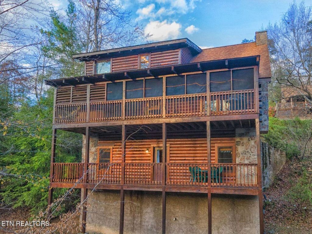 Photo of 711 Black Hawk Way #252, Pigeon Forge, TN 37863 (MLS # 1327896)