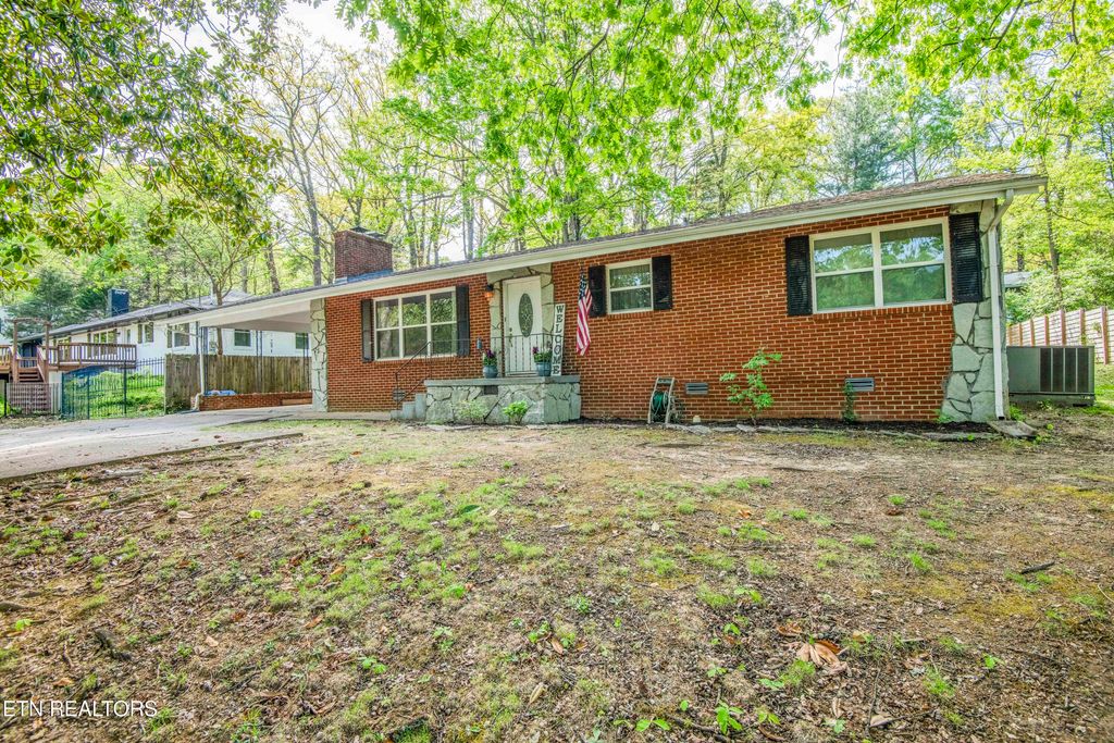 Photo of 1212 Pilleaux Drive, Knoxville, TN 37912 (MLS # 1336194)