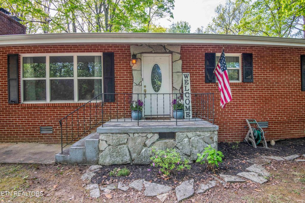 Photo of 1212 Pilleaux Drive, Knoxville, TN 37912 (MLS # 1336194)