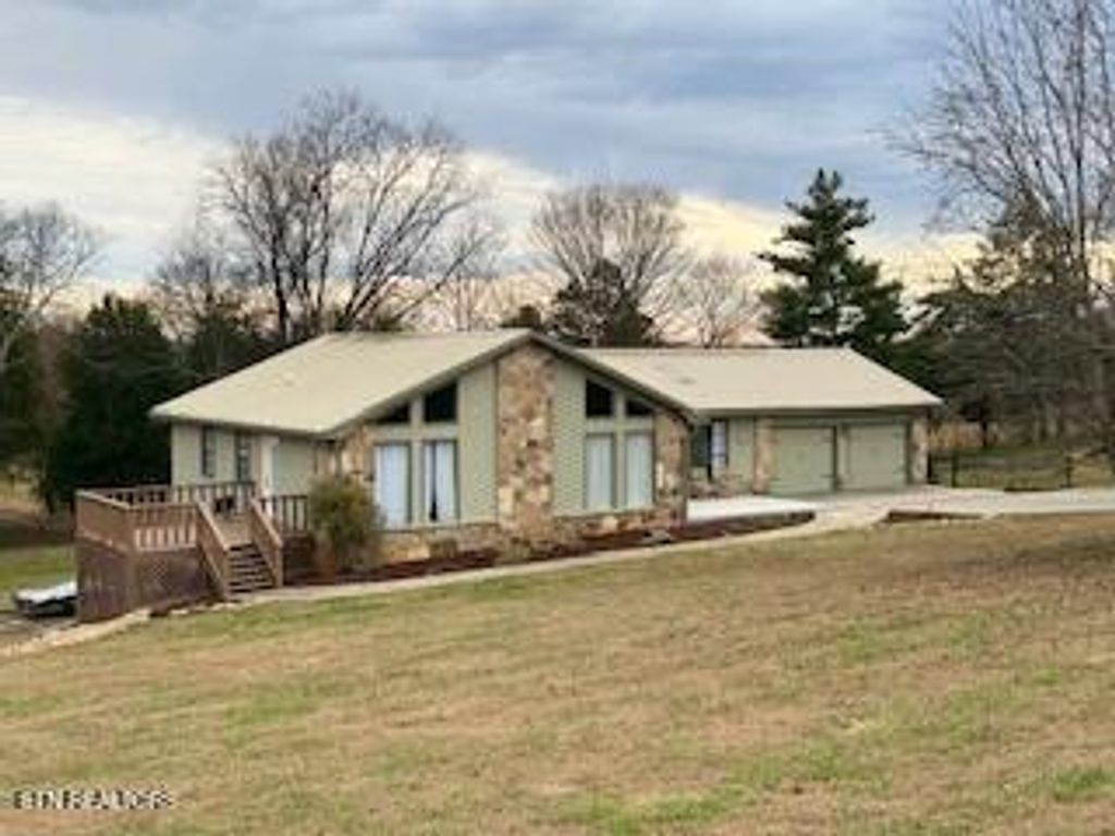 Photo of 232 Creekwood Drive, Madisonville, TN 37354 (MLS # 1324560)