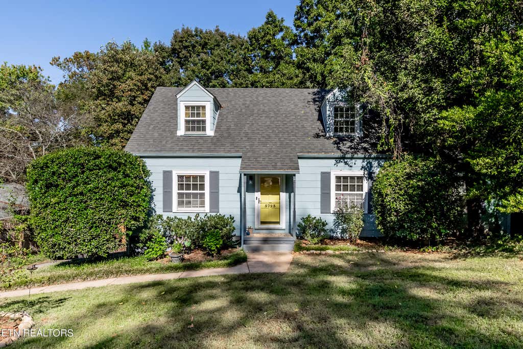 Photo of 5723 Westover Drive, Knoxville, TN 37919 (MLS # 1242499)