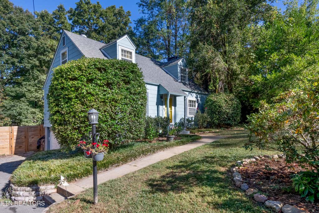 Photo of 5723 Westover Drive, Knoxville, TN 37919 (MLS # 1242499)