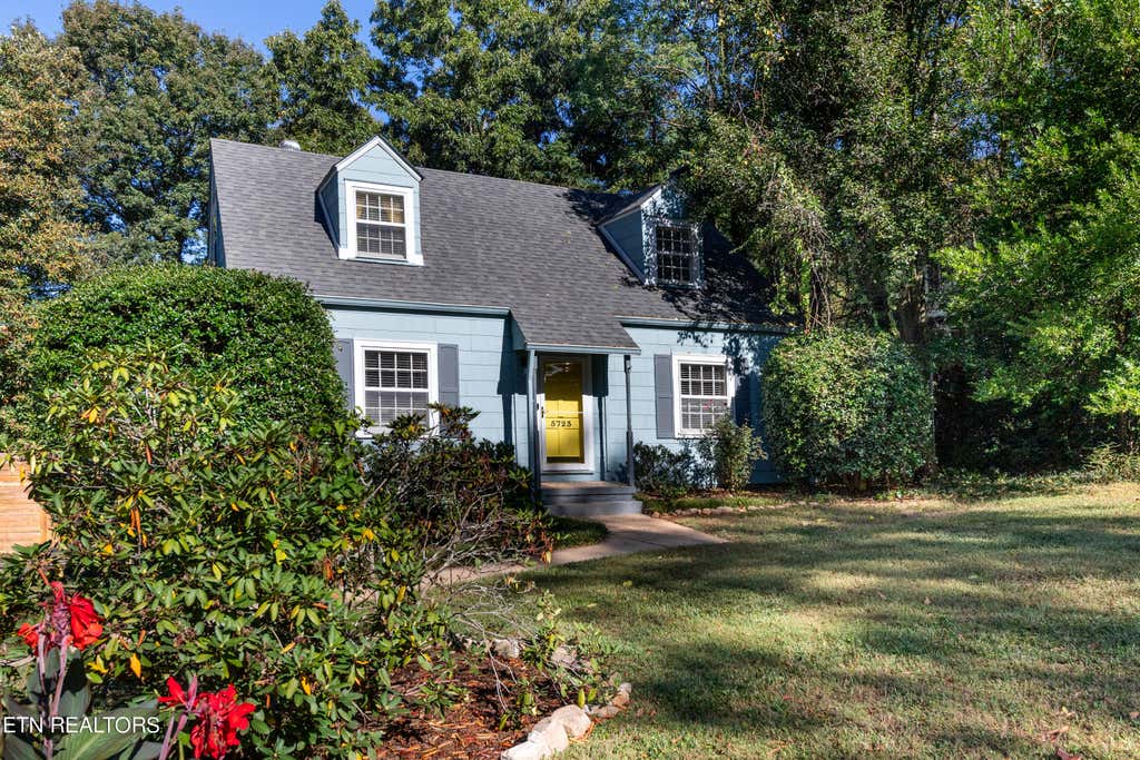 Photo of 5723 Westover Drive, Knoxville, TN 37919 (MLS # 1242499)