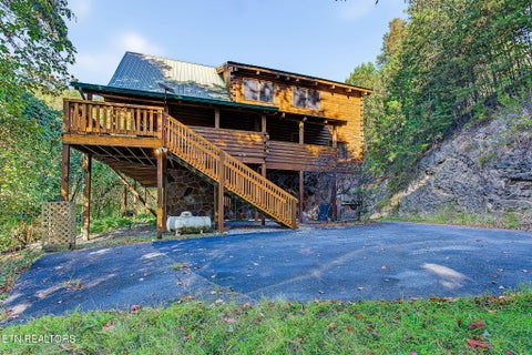 Photo of 817 Boone Acres Lane, Pigeon Forge, TN 37863 (MLS # 1359875)