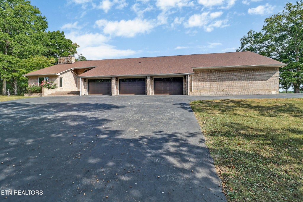 Photo of 683 Wild Plum Drive, Crossville, TN 38555 (MLS # 1354940)