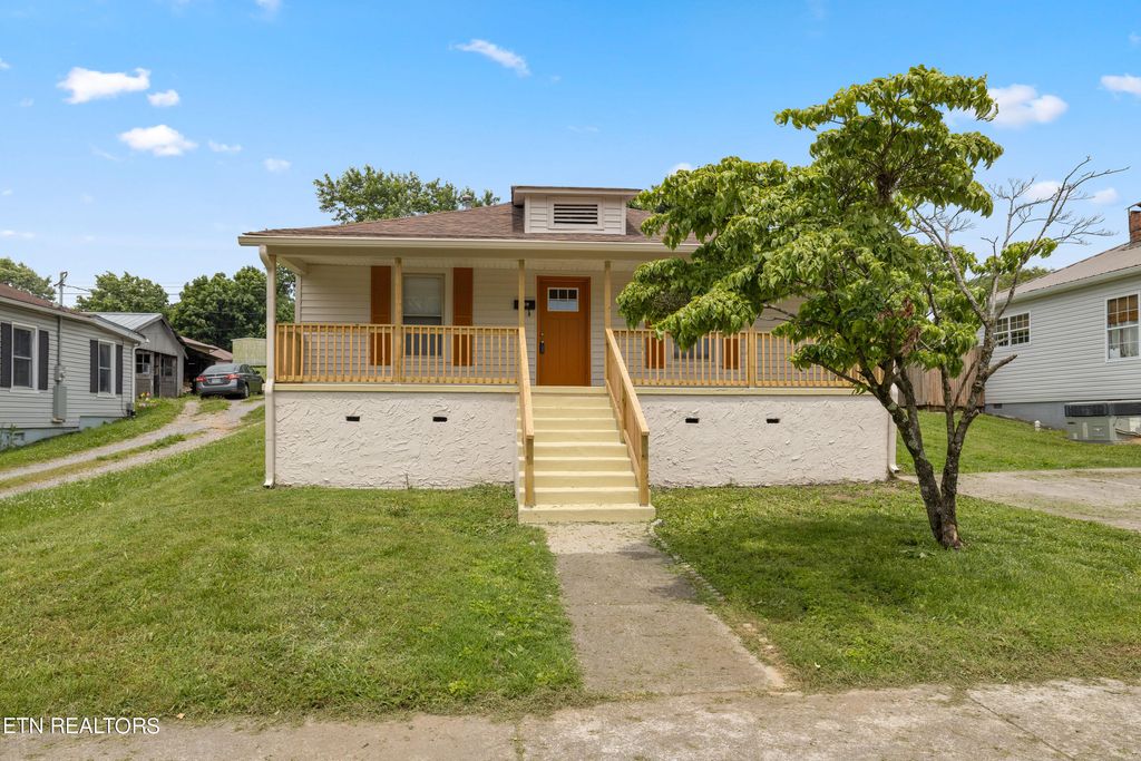 Photo of 310 Lindsay St, Alcoa, TN 37701 (MLS # 1263951)