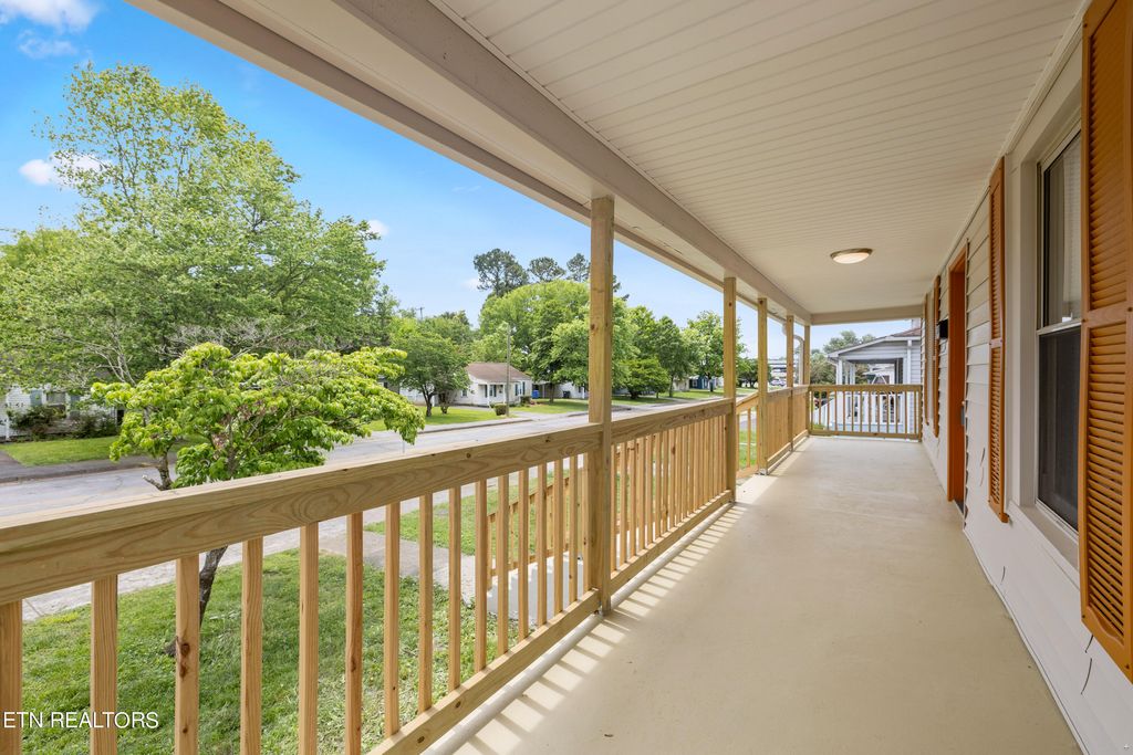 Photo of 310 Lindsay St, Alcoa, TN 37701 (MLS # 1263951)