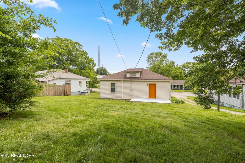 Photo of 310 Lindsay St, Alcoa, TN 37701 (MLS # 1263951)