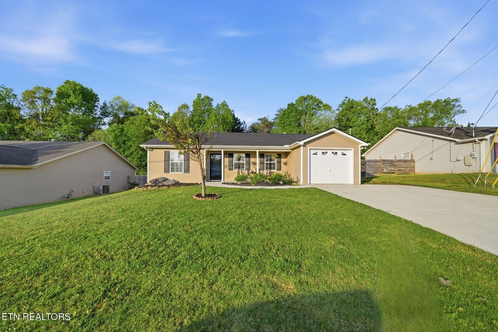 Photo of 7622 Stonewood Creek Dr, Corryton, TN 37721 (MLS # 1338027)