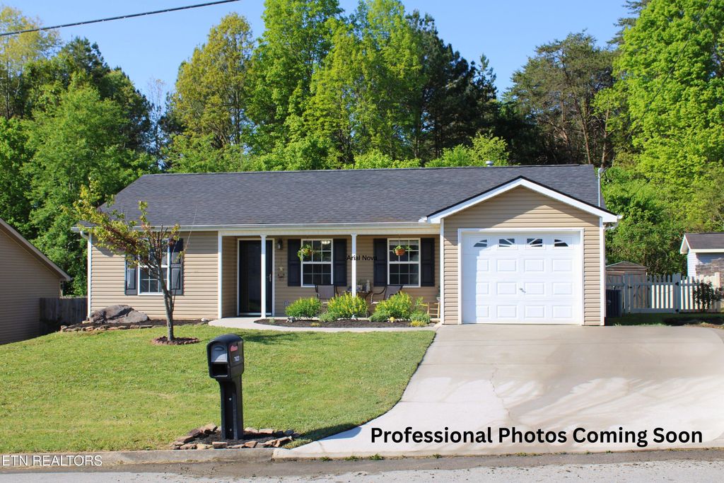 Photo of 7622 Stonewood Creek Dr, Corryton, TN 37721 (MLS # 1338027)