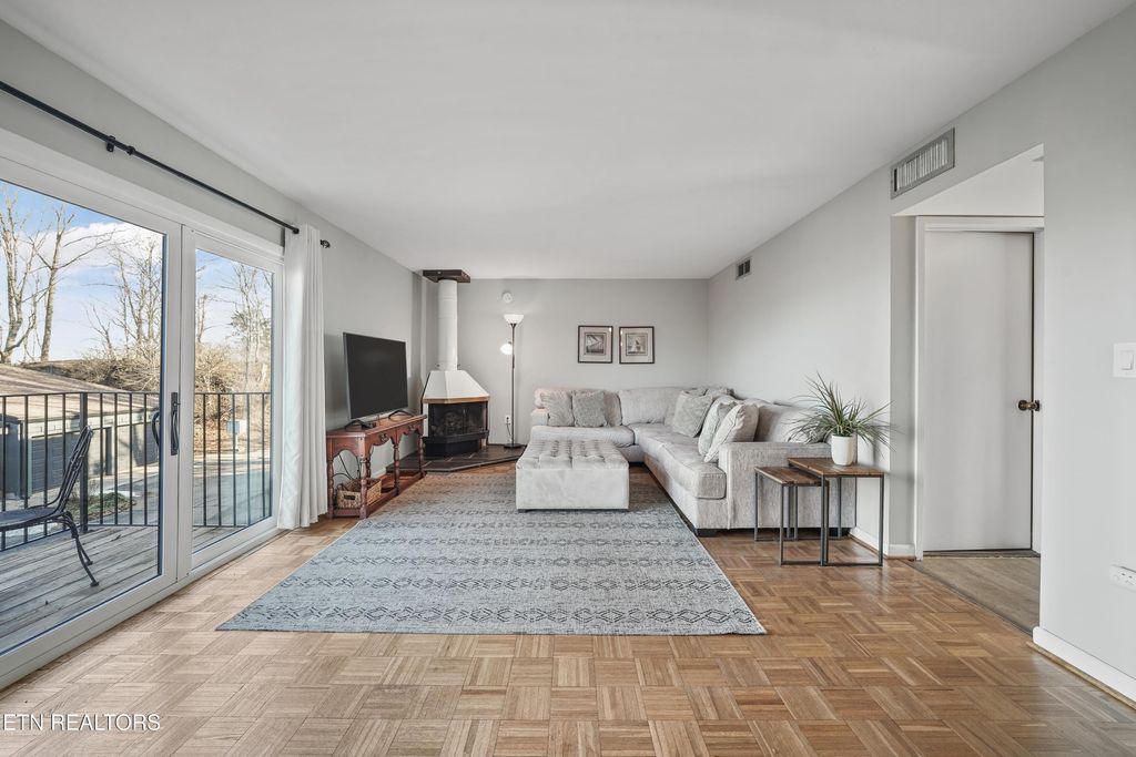 Photo of 1930 Cherokee Bluff Drive, Knoxville, TN 37920 (MLS # 1328767)