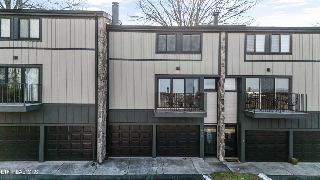 Photo of 1930 Cherokee Bluff Drive, Knoxville, TN 37920 (MLS # 1328767)