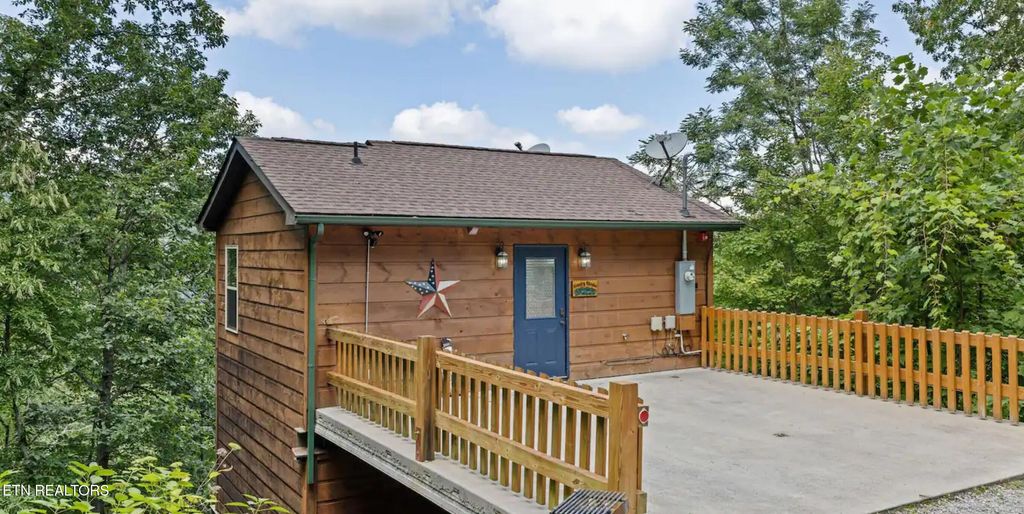Photo of 1454 Nordic Drive, Gatlinburg, TN 37738 (MLS # 1310161)