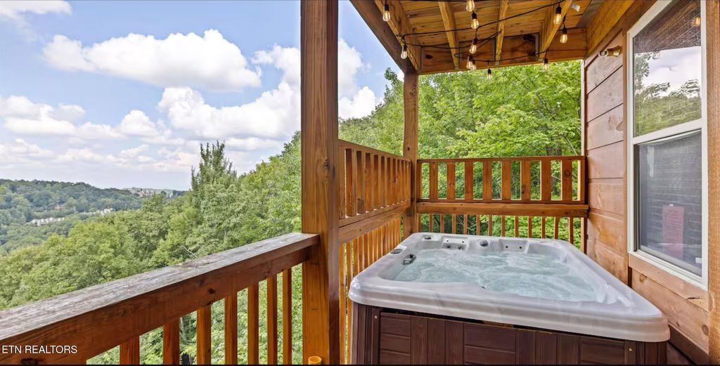 Photo of 1454 Nordic Drive, Gatlinburg, TN 37738 (MLS # 1310161)