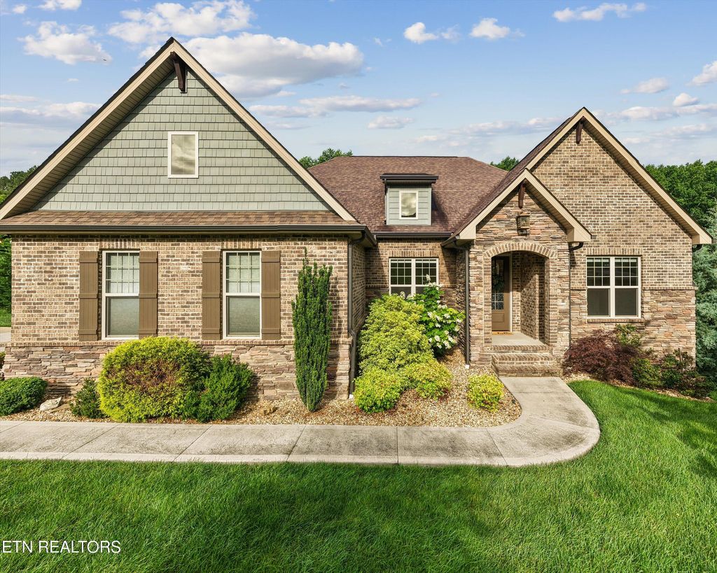 Photo of 303 Okmulgee Circle, Loudon, TN 37774 (MLS # 1342554)