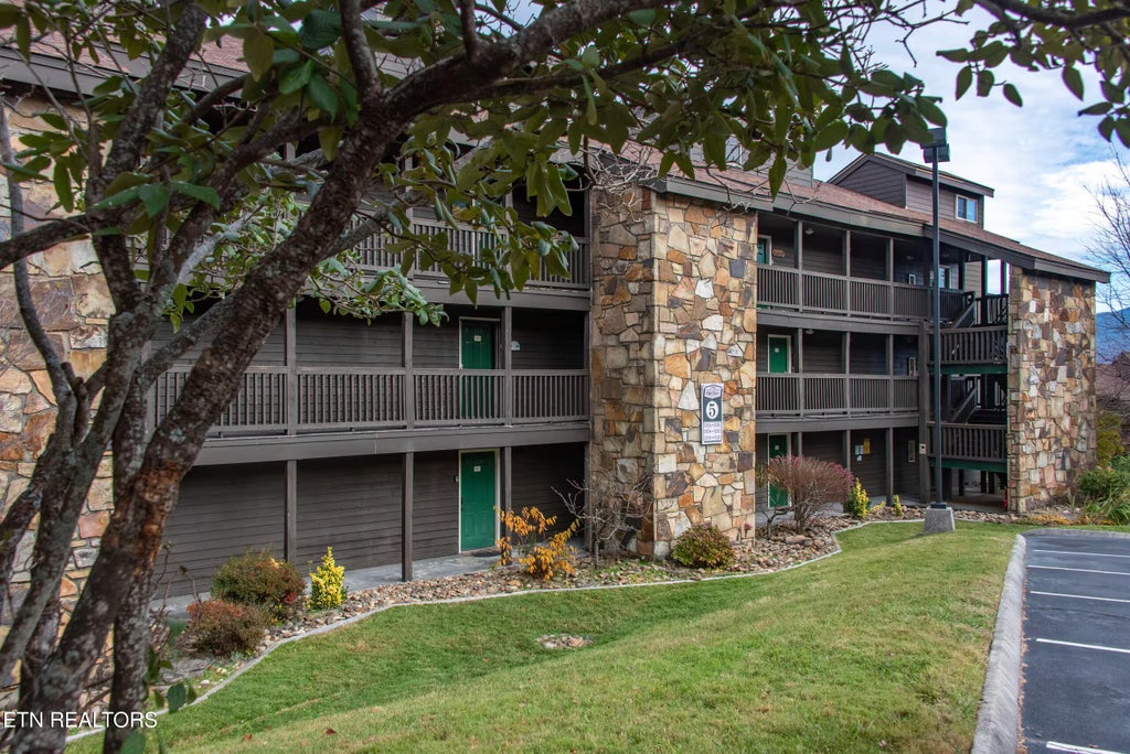 Photo of 1380 Ski View Drive #APT 5202, Gatlinburg, TN 37738 (MLS # 1355170)