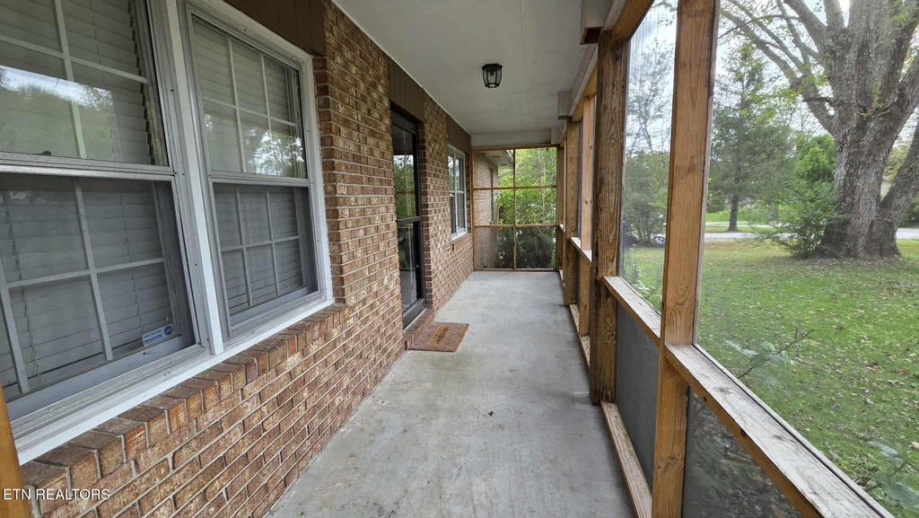 Photo of 332 Buena Vista Drive, Crossville, TN 38555 (MLS # 1317872)
