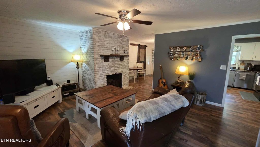 Photo of 332 Buena Vista Drive, Crossville, TN 38555 (MLS # 1317872)