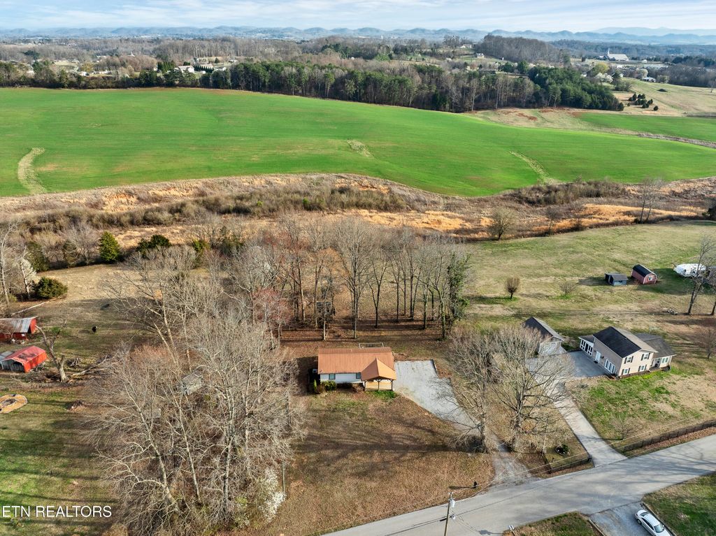 Photo of 314 Thompson Rd, Madisonville, TN 37354 (MLS # 1332805)