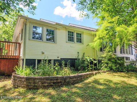 Tiny photo for 605 Shoemaker St, Athens, TN 37303 (MLS # 1341277)