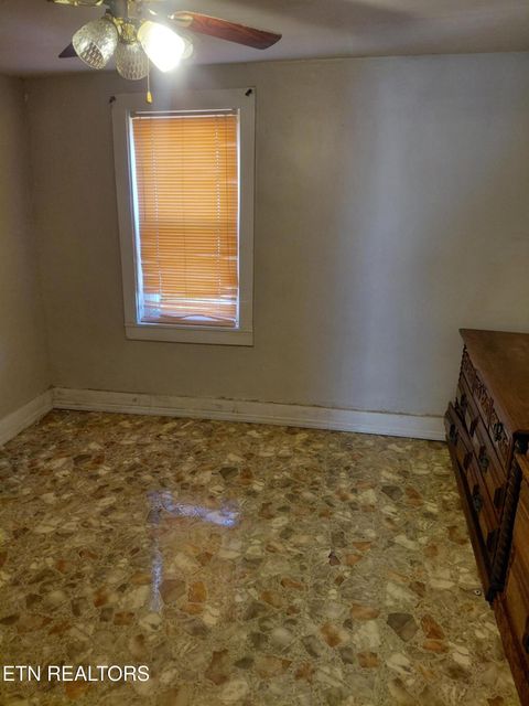 Tiny photo for 414 W Ash St, LaFollette, TN 37766 (MLS # 1329021)