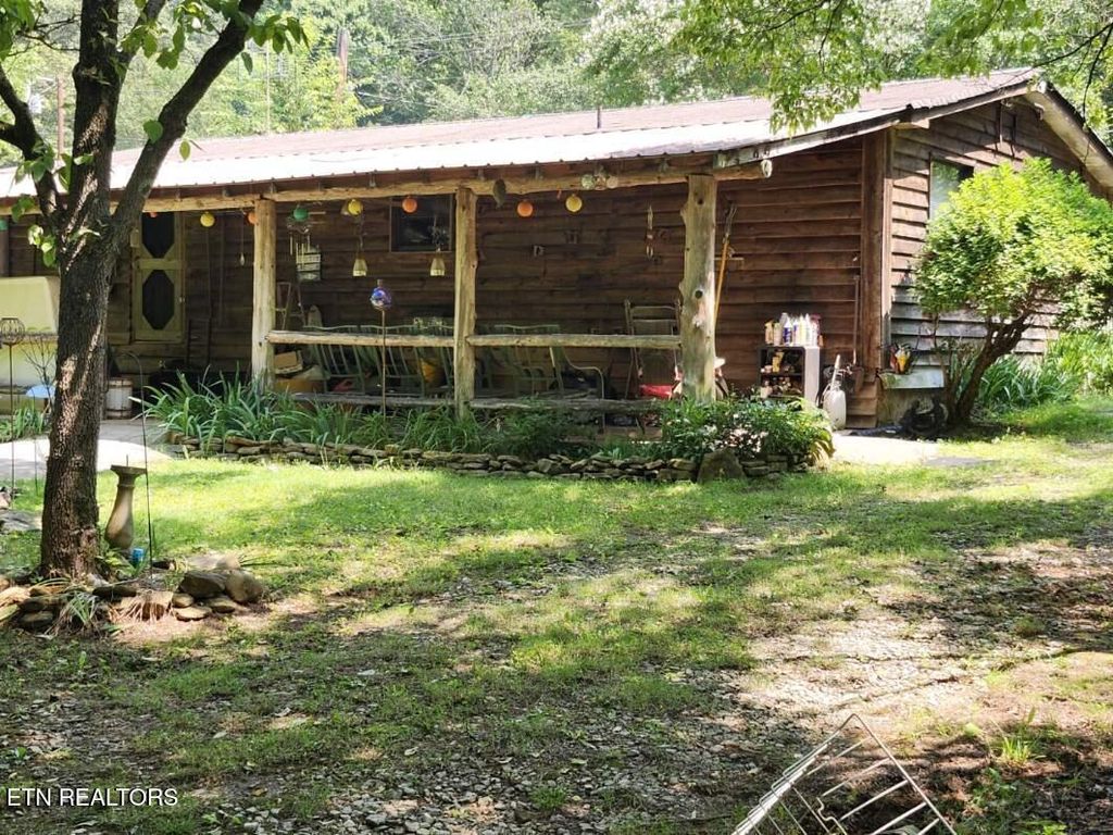 Photo of 318 Red Bud Lane, Kingston, TN 37763 (MLS # 1303441)