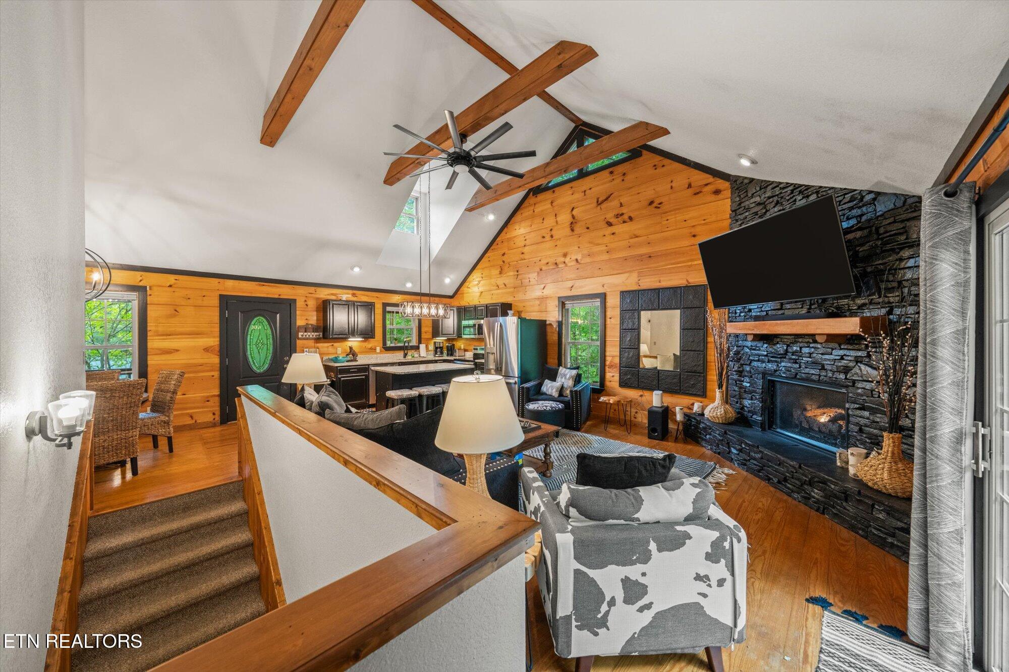 380 Laurel Rd