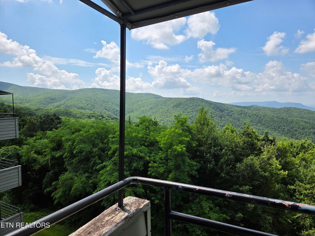 Photo of 1260 Ski View Drive #5305, Gatlinburg, TN 37738 (MLS # 1346702)