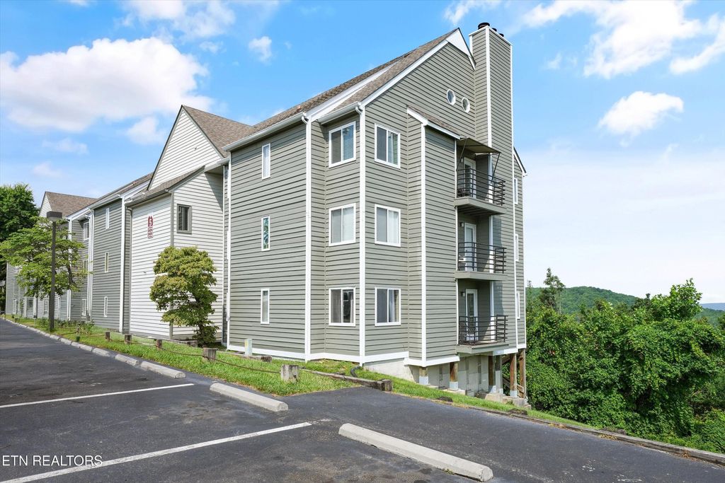 Photo of 1260 Ski View Drive #5305, Gatlinburg, TN 37738 (MLS # 1346702)