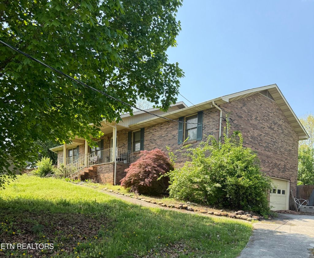 Photo of 612 Valley View St, Seymour, TN 37865 (MLS # 1300779)