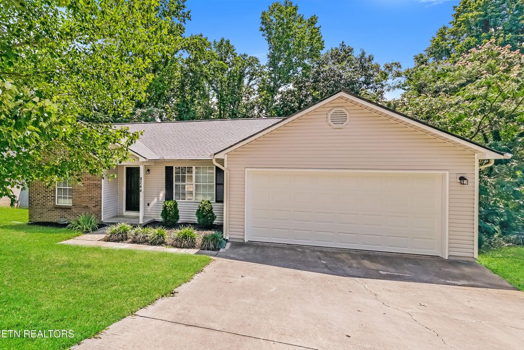 Photo of 8244 Oak Terrace Lane, Powell, TN 37849 (MLS # 1310221)