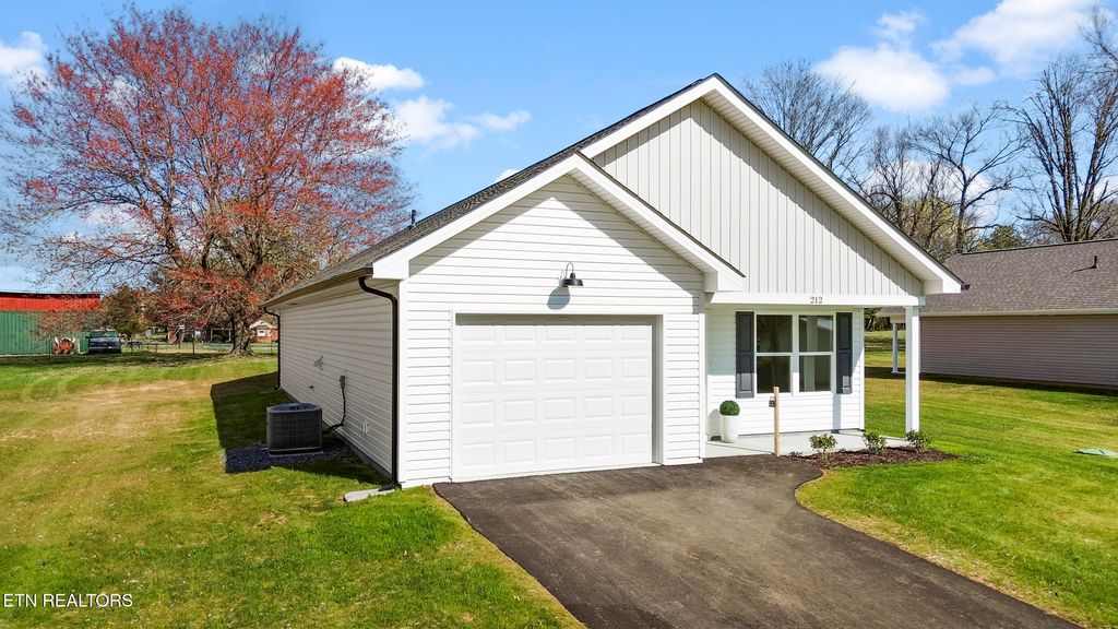 Photo of 212 Baylor Ave, Morristown, TN 37814 (MLS # 1295198)