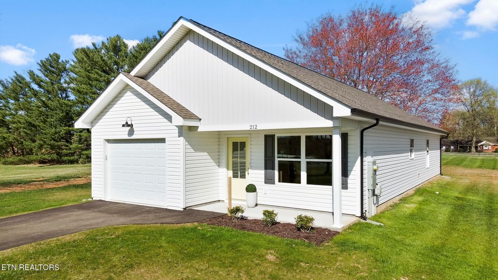Photo of 212 Baylor Ave, Morristown, TN 37814 (MLS # 1295198)