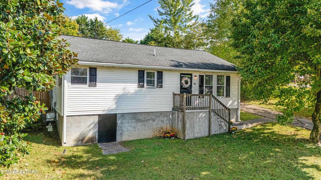 Photo of 552 N Wright Rd, Alcoa, TN 37701 (MLS # 1316776)