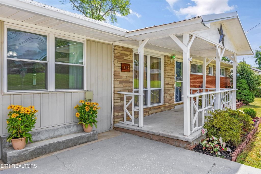 Photo of 1829 Eastern Ave, Morristown, TN 37813 (MLS # 1307321)