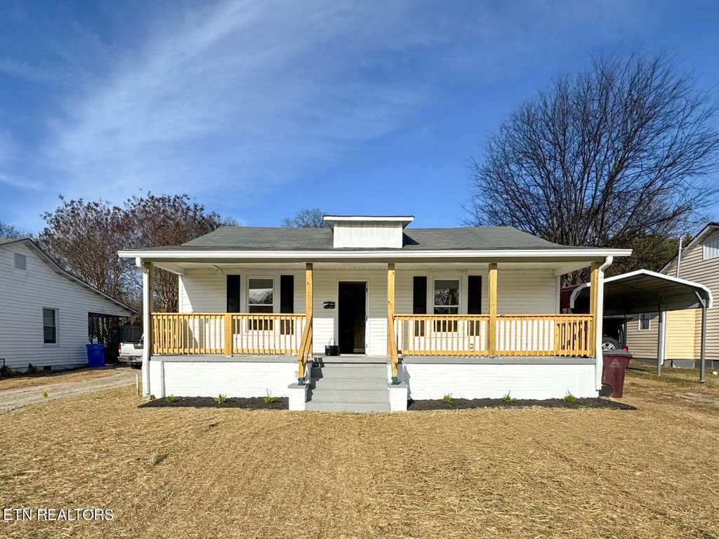 Photo of 246 Lindsay St, Alcoa, TN 37701 (MLS # 1249541)