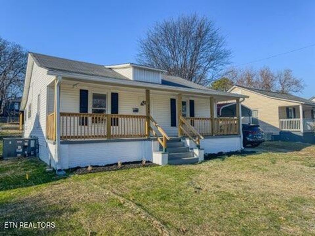 Photo of 246 Lindsay St, Alcoa, TN 37701 (MLS # 1249541)