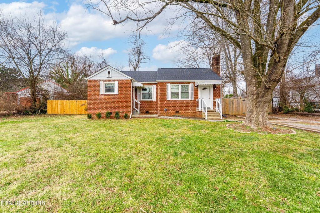 Photo of 101 Colonial Drive, Knoxville, TN 37920 (MLS # 1328574)