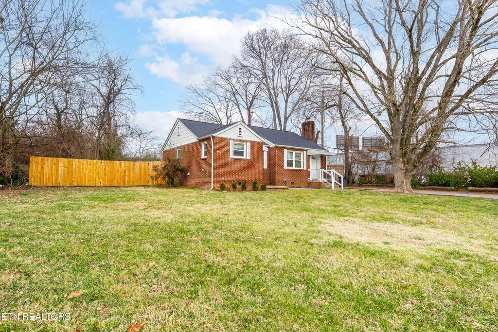 Photo of 101 Colonial Drive, Knoxville, TN 37920 (MLS # 1328574)