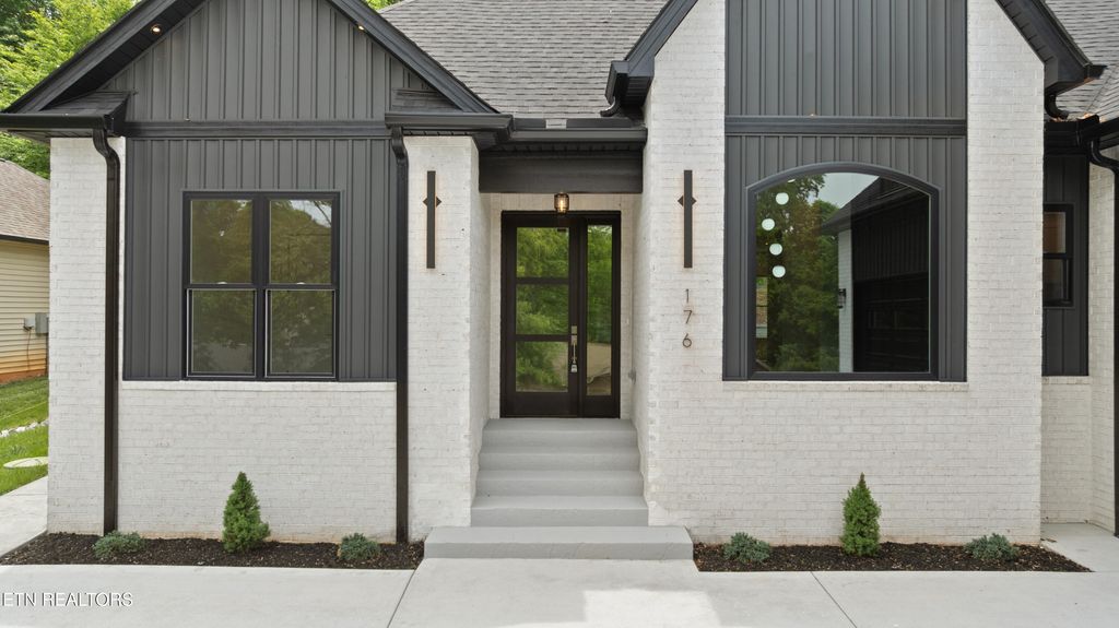 Photo of 176 Saligugi Way, Loudon, TN 37774 (MLS # 1339977)