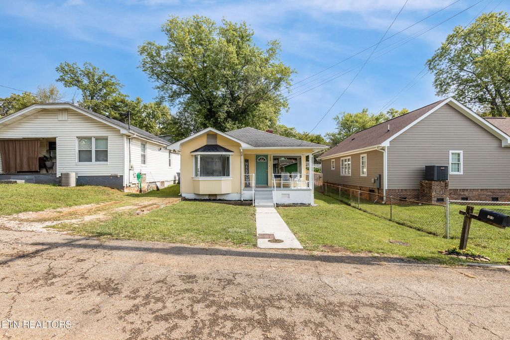 Photo of 1606 N 4th Ave, Knoxville, TN 37917 (MLS # 1331458)