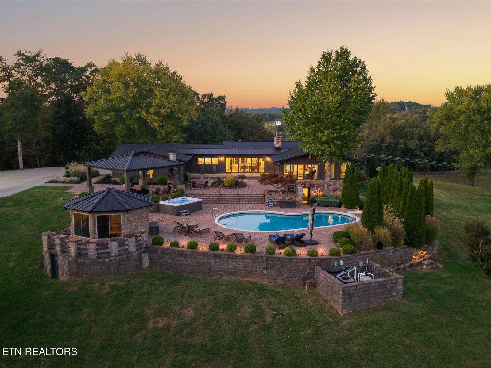 1001 Smith School Rd