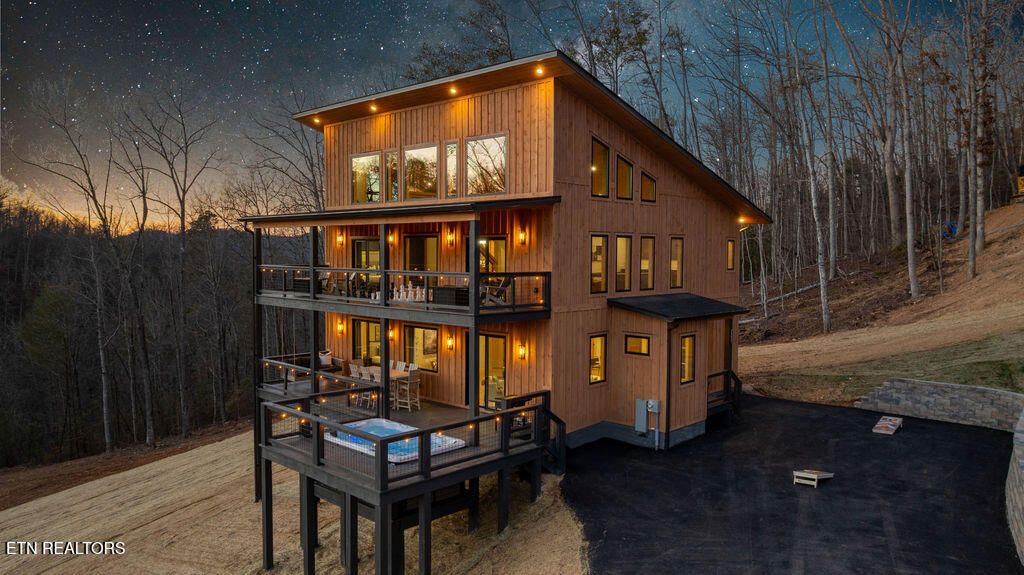 Photo of 2221 Legend Drive, Sevierville, TN 37876 (MLS # 1327322)